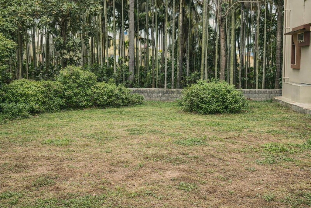 30 X 40 North Face site for sale in Bommanahalli.